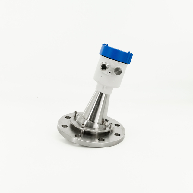 Transmissor de n&iacute;vel de radar de 80 GHz com flange de purga universal para materiais s&oacute;lidos empoeirados